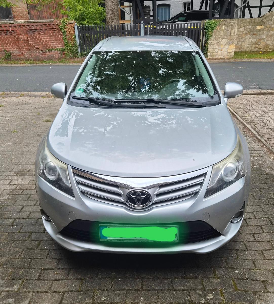 Toyota Avensis 2012 — engine 1.998 cm³, 124 HP (91kW)