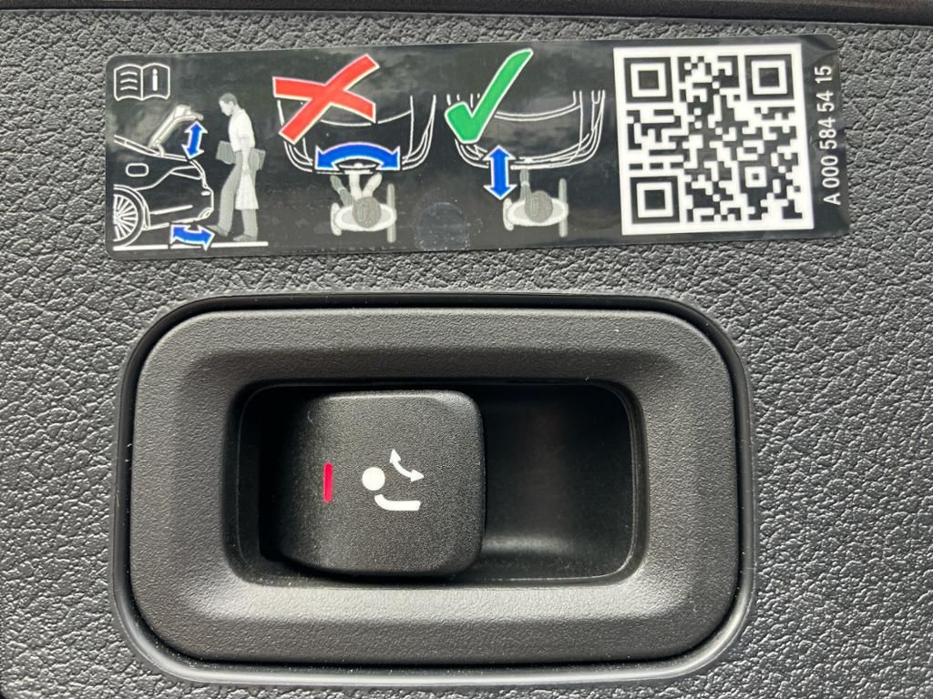 Fahrzeugabbildung Mercedes-Benz CLA 200 d SB AMG*AHK*LED*KEYL*DISTR*KAMERA*SOUND