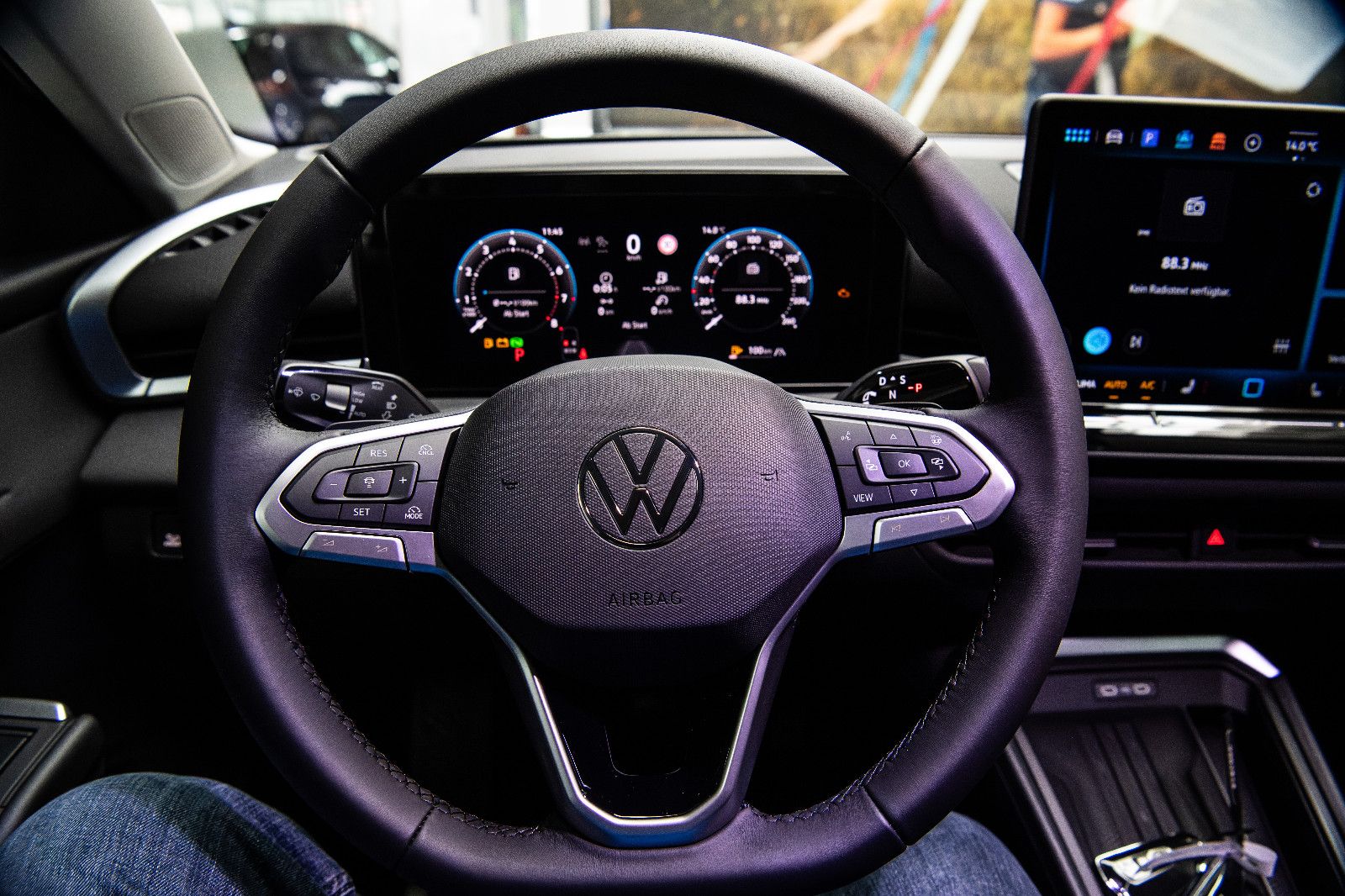 Fahrzeugabbildung Volkswagen T-Roc New Model Life 1.5l TSI DSG ACC APP Kamera