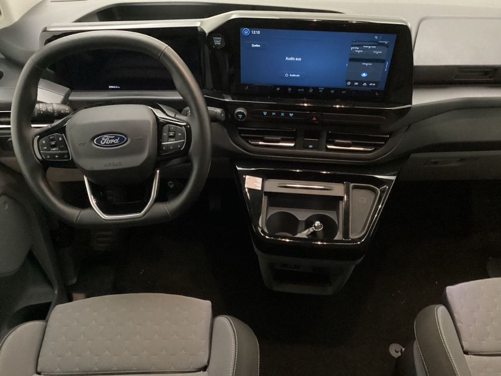 Fahrzeugabbildung Ford Tourneo Custom 320 L2 Titanium AWD AHK Navi LED