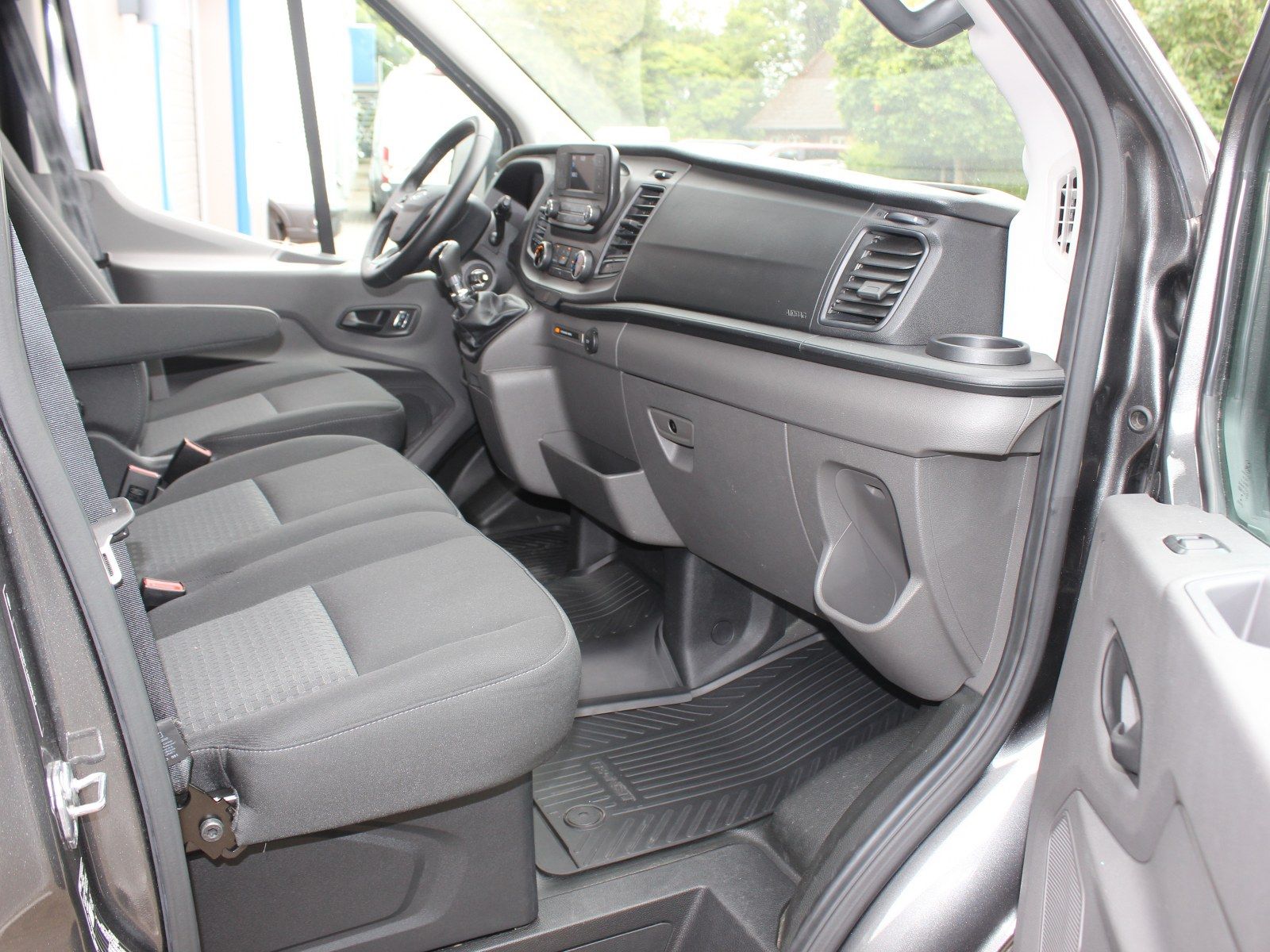 Fahrzeugabbildung Ford Transit 330 L2 Trend 2,0 TDCi DPF Mild-Hybrid
