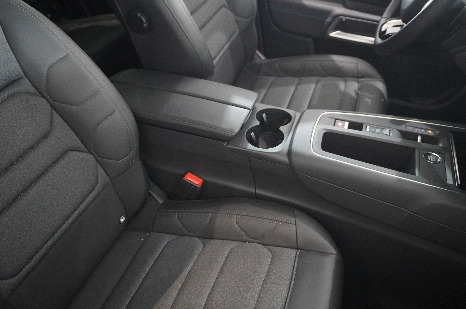 Fahrzeugabbildung Citroën C5 Aircross PLUS 145 E-DSC NAVI/LED/KAMERA/DAB+