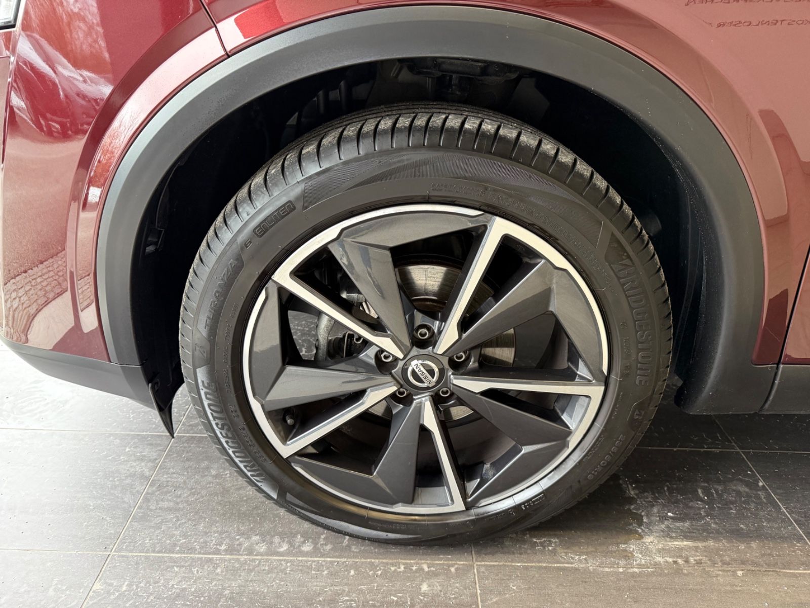 Fahrzeugabbildung Nissan Qashqai Tekna - Pano, HeadUp, Teilleder