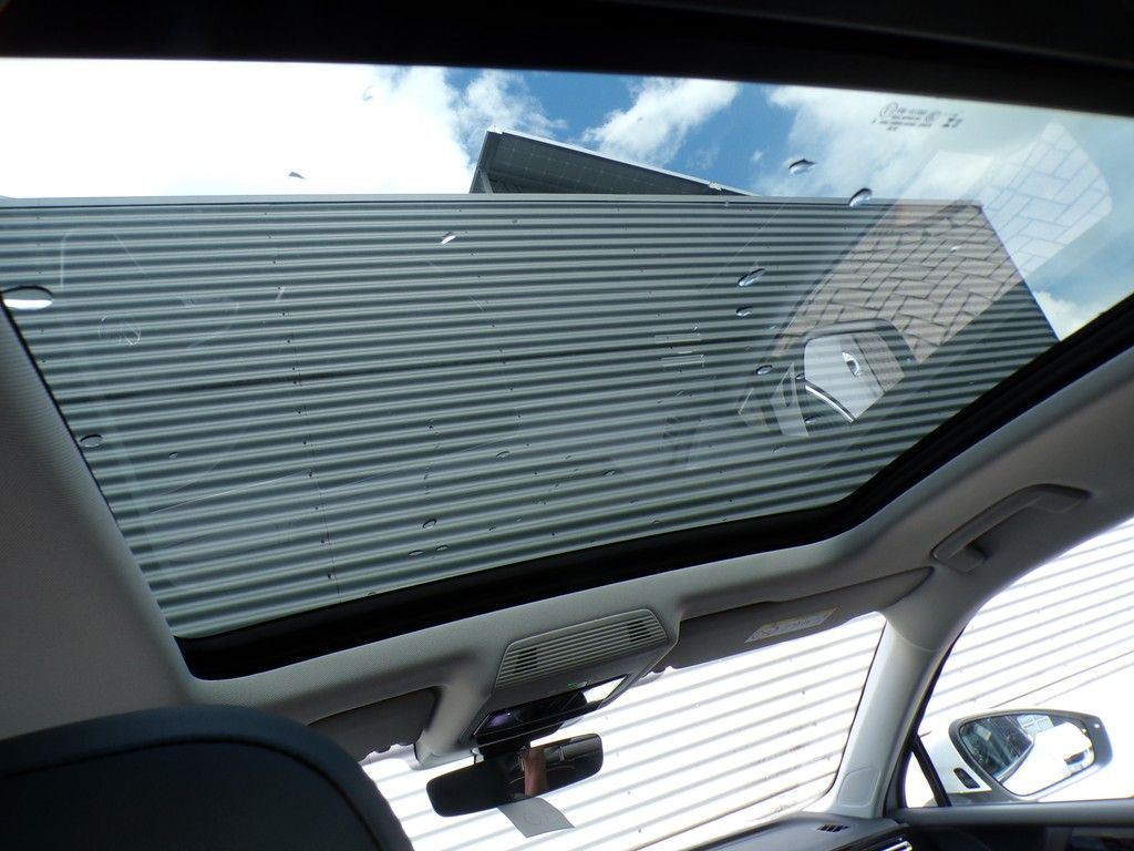 Fahrzeugabbildung Volkswagen Tiguan 1.5 eTSI DSG Elegance *Navi*Pano*Standhei