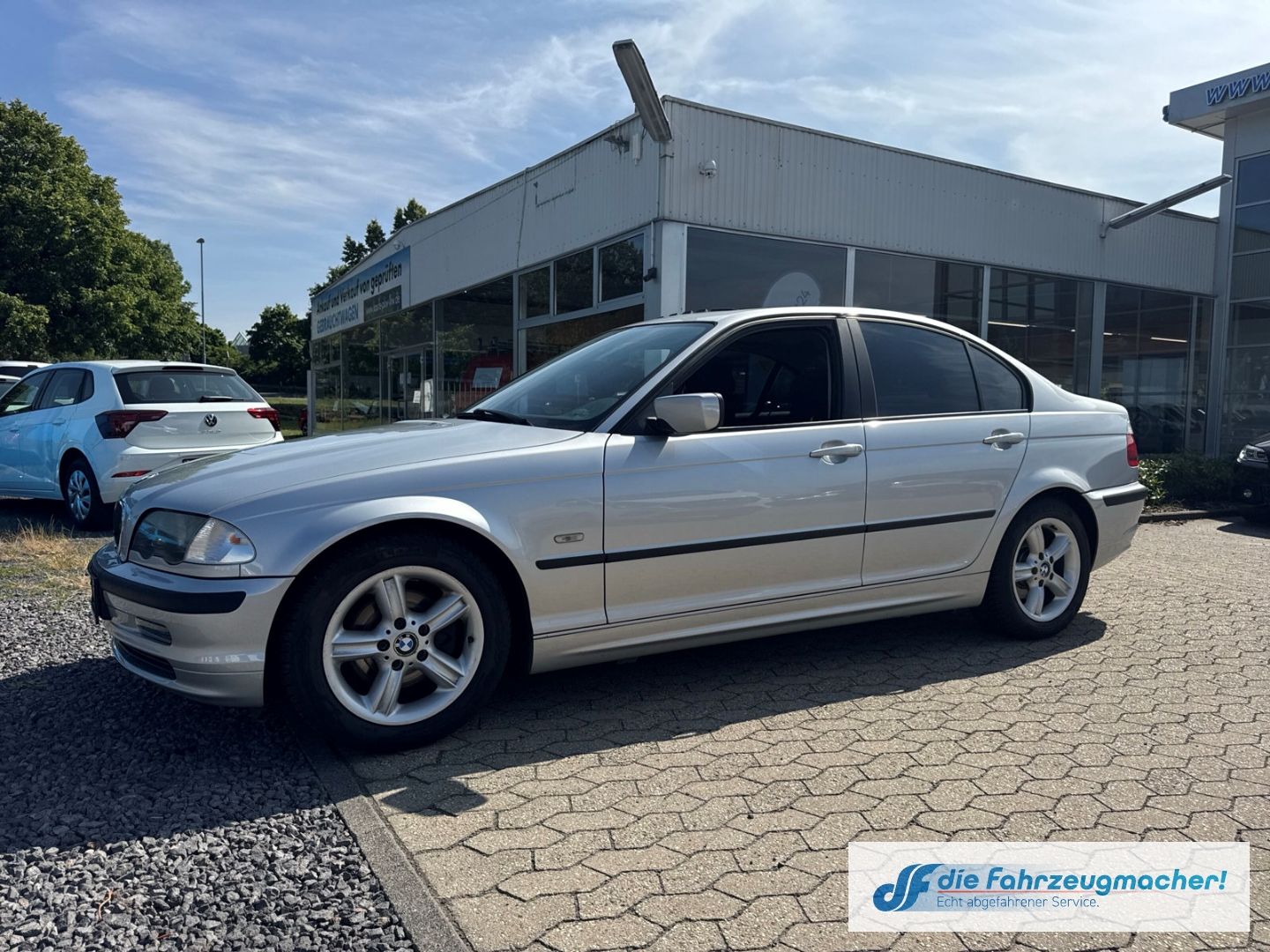 Fahrzeugabbildung BMW 318 i Klimaautom SD PDC Alu Sportfahrwerk Multif