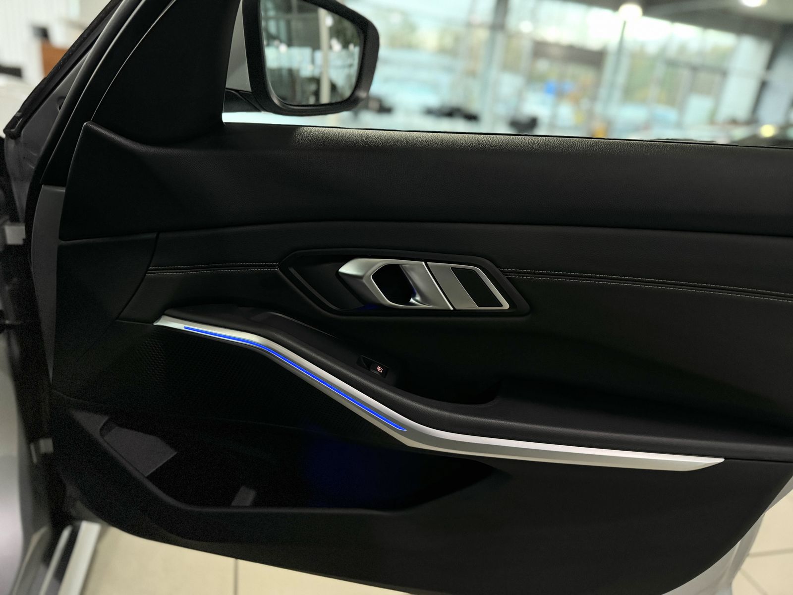 Fahrzeugabbildung BMW 320d Laser HUD DAB Komfort AHK Sport Leder Lenkh