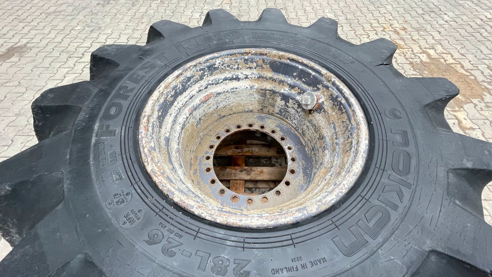 Fahrzeugabbildung Wirtgen WR 2400 / WR 2500 / Ersatzreifen