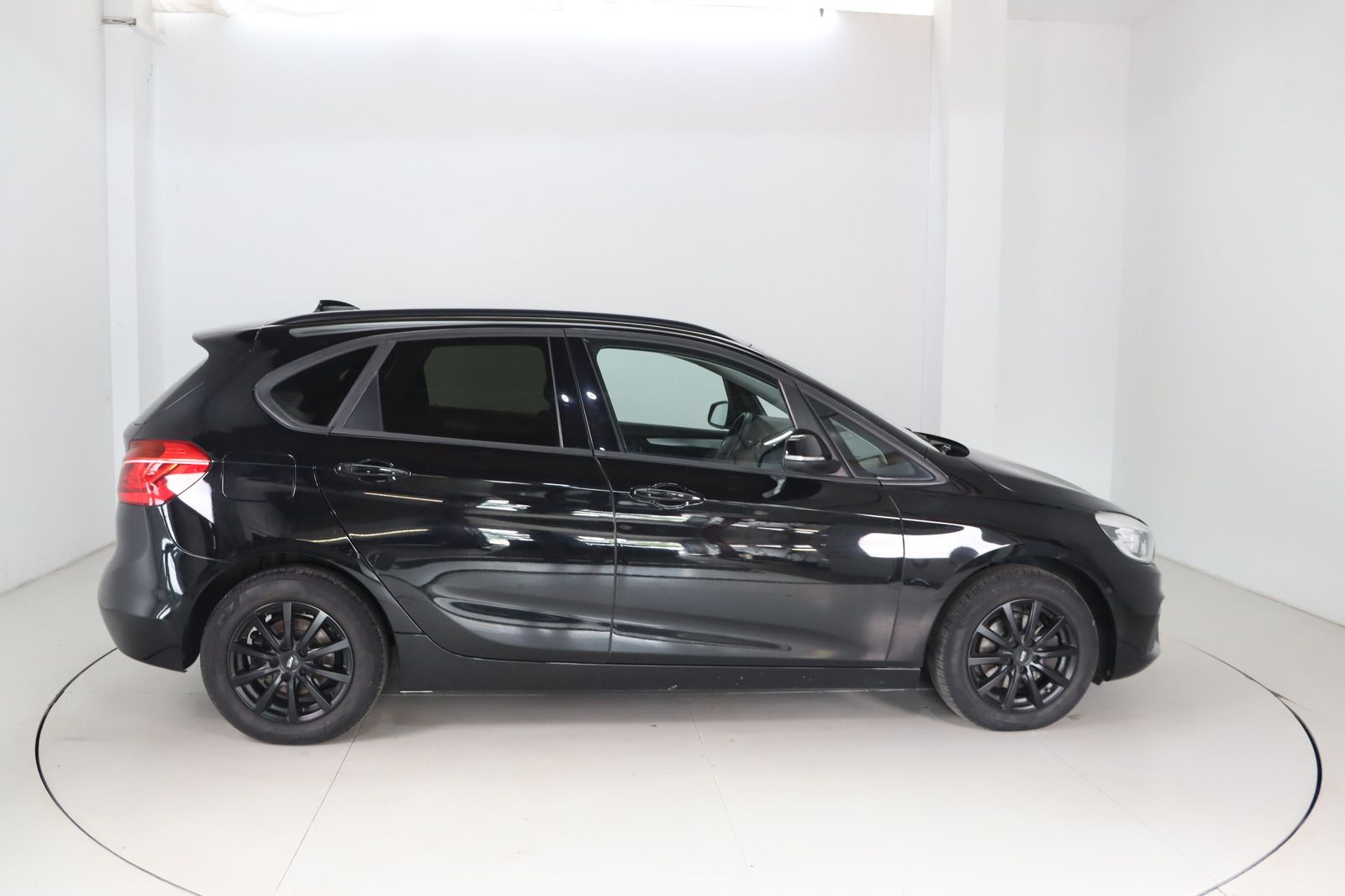 Fahrzeugabbildung BMW 218 i Active Tourer LED * HUD * RFK * Pano *