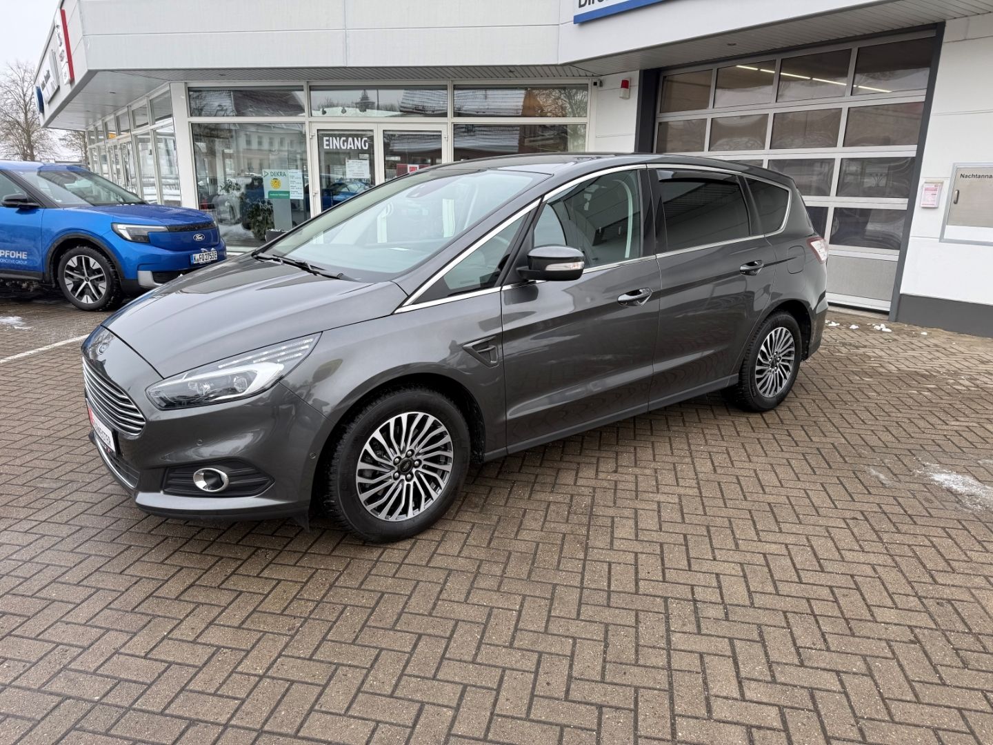 Fahrzeugabbildung Ford S-Max 2.0 EcoBlue Titanium 7-Sitze ACC LED AHK R