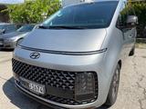 Hyundai STARIA 2.2 CRDi Signature Automatik 4WD Sign... - silberne Hyundai STARIA