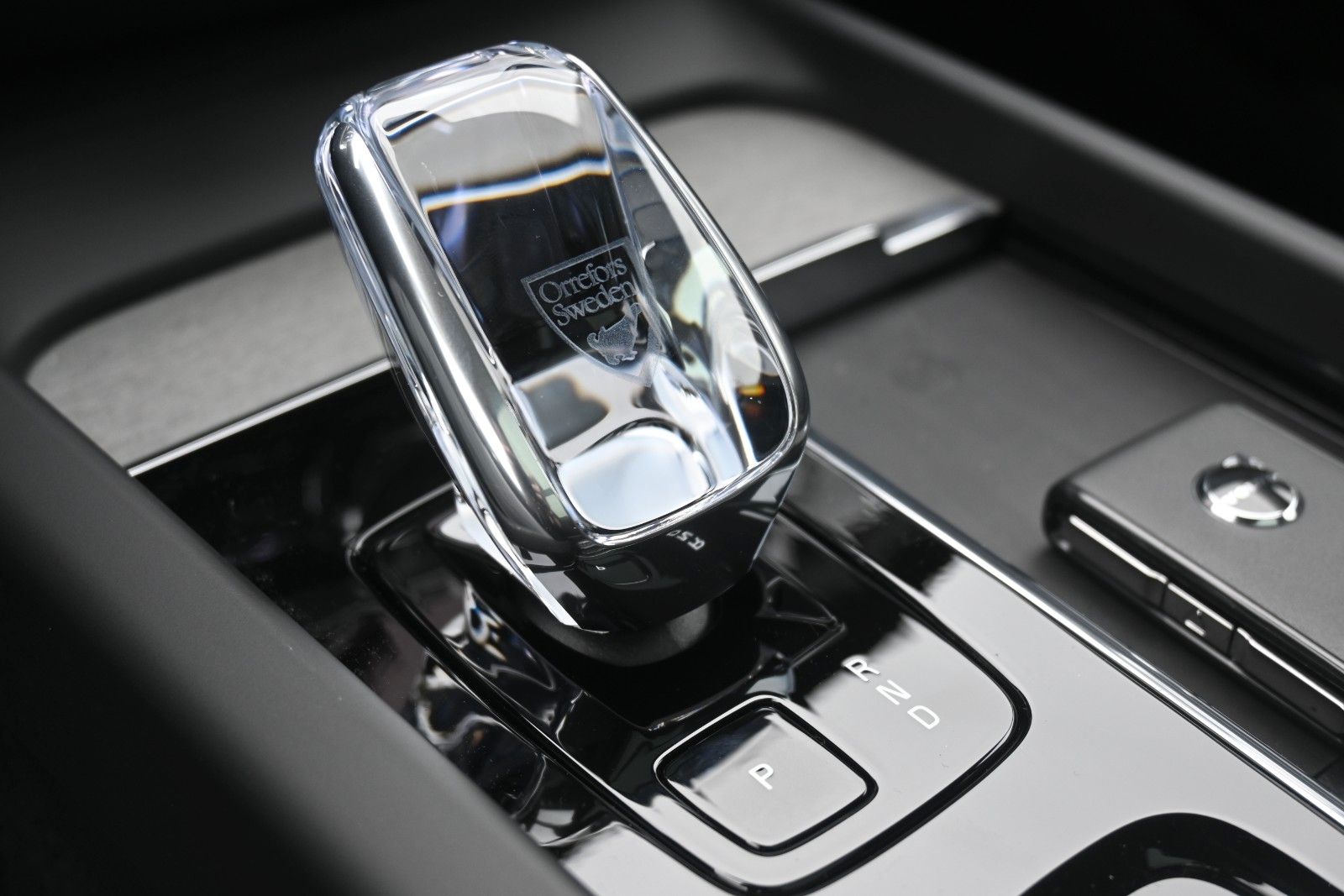Fahrzeugabbildung Volvo V60 B4 DKG Ultra Dark*B&W*Massage*ACC*AHK*20"