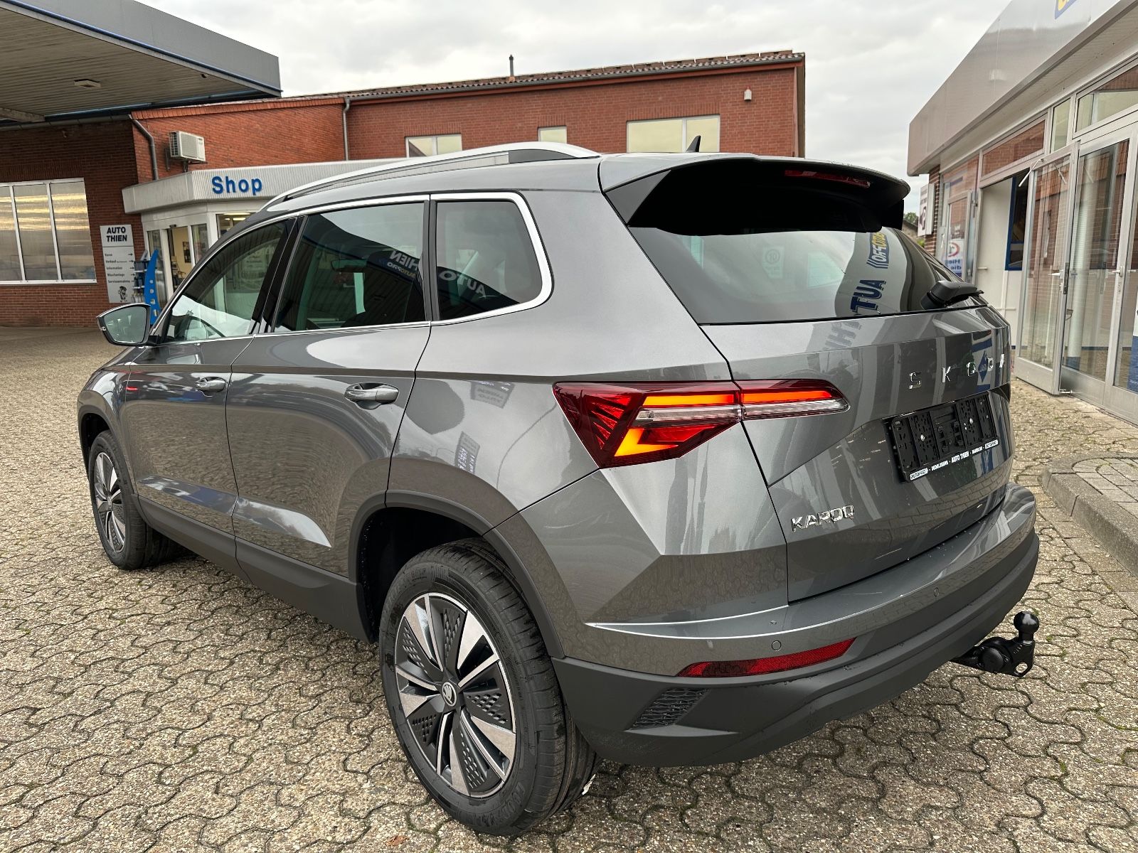 Fahrzeugabbildung SKODA Karoq 1.5 TSI Selection DSG AHK/Navi/ACC/LED/SHZ