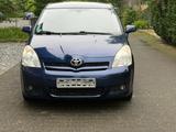 Toyota Corolla Verso 2.2 D-4D Executive Klima Navi - Toyota Corolla Verso mit Diesel-Antrieb: 2.2