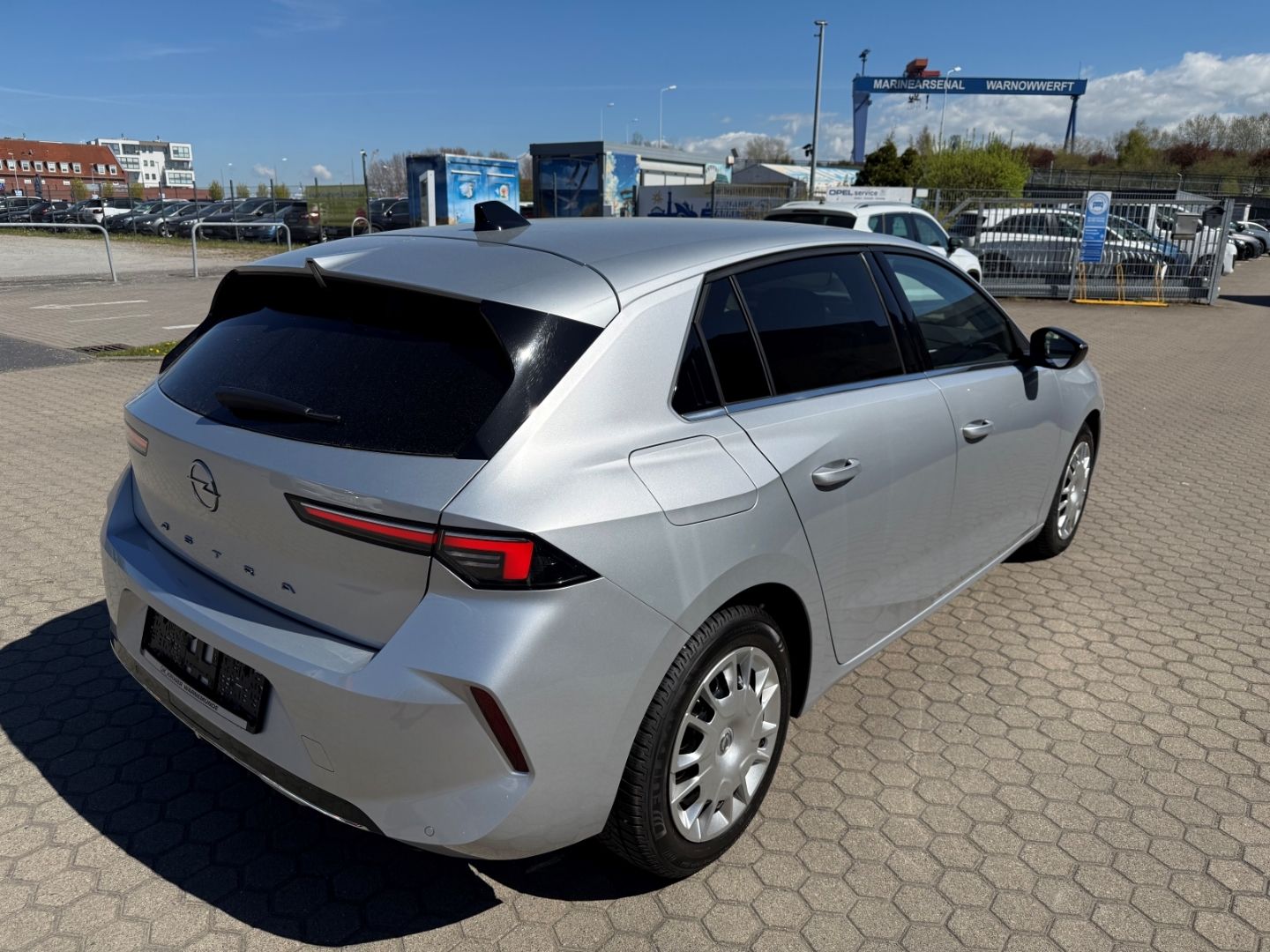 Fahrzeugabbildung Opel Astra L Elegance mit SHZ+LHZ+Kamera