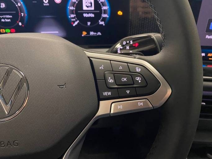 Fahrzeugabbildung Volkswagen Tiguan 1.5 eTSI OPF DSG+AHK + NAVI+PARKASSISTENT