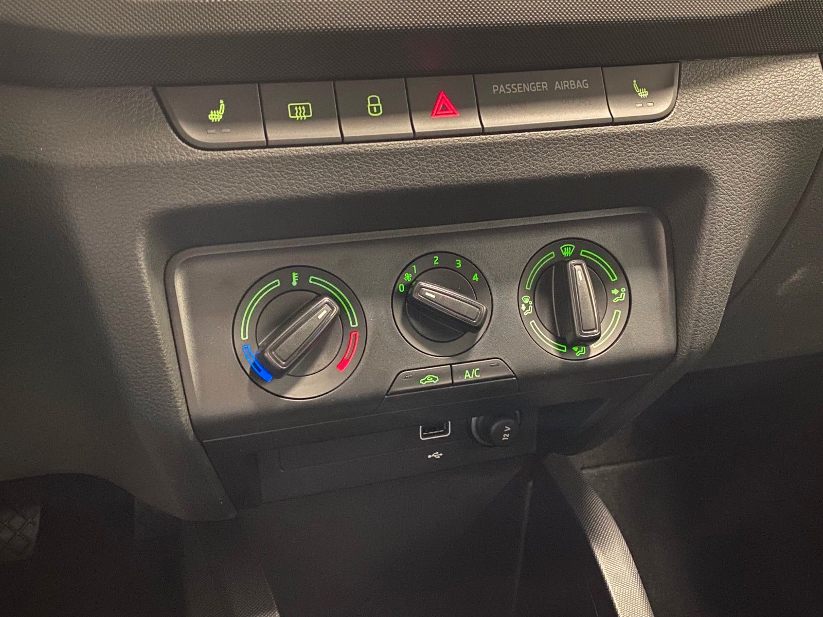 Fahrzeugabbildung SKODA FABIA COMBI 1.0 TSI Ambition+SHZ+SMARTLINK+ALU++