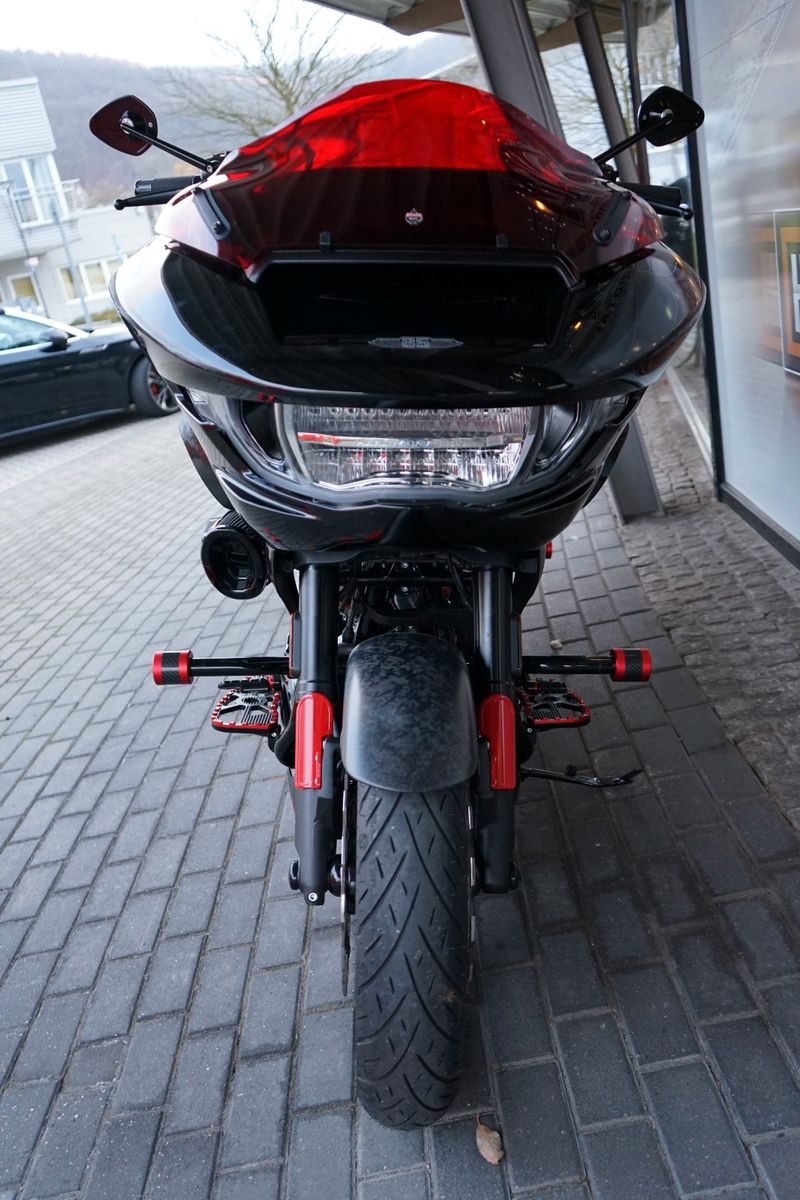 Fahrzeugabbildung Harley-Davidson Road Glide ST CVO CLUBSTYLE