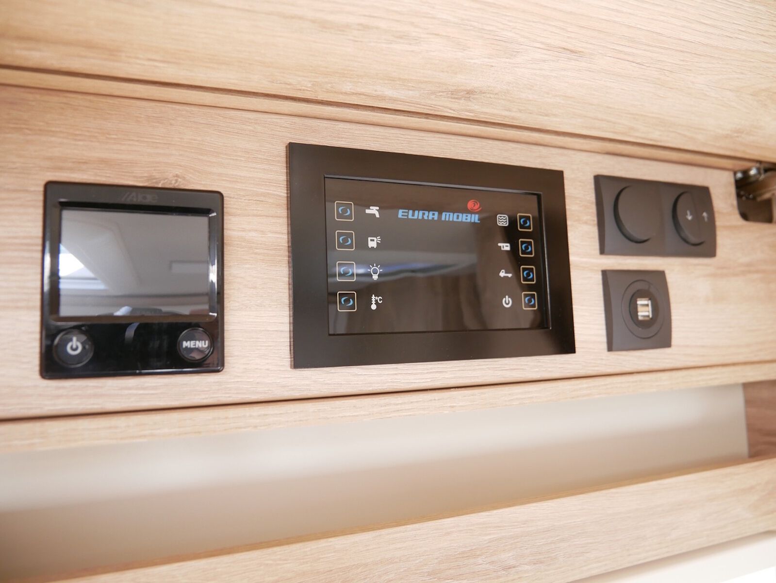 Fahrzeugabbildung Eura Mobil Integra Line IL 720 EF SAT, SOLAR, LUFTFEDERUNG