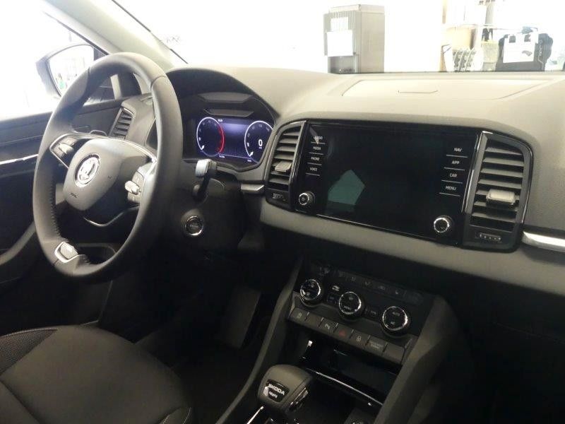 Fahrzeugabbildung SKODA Karoq 2.0l TDI DSG 4x4 Selection AHK*LED*KAM*NAV