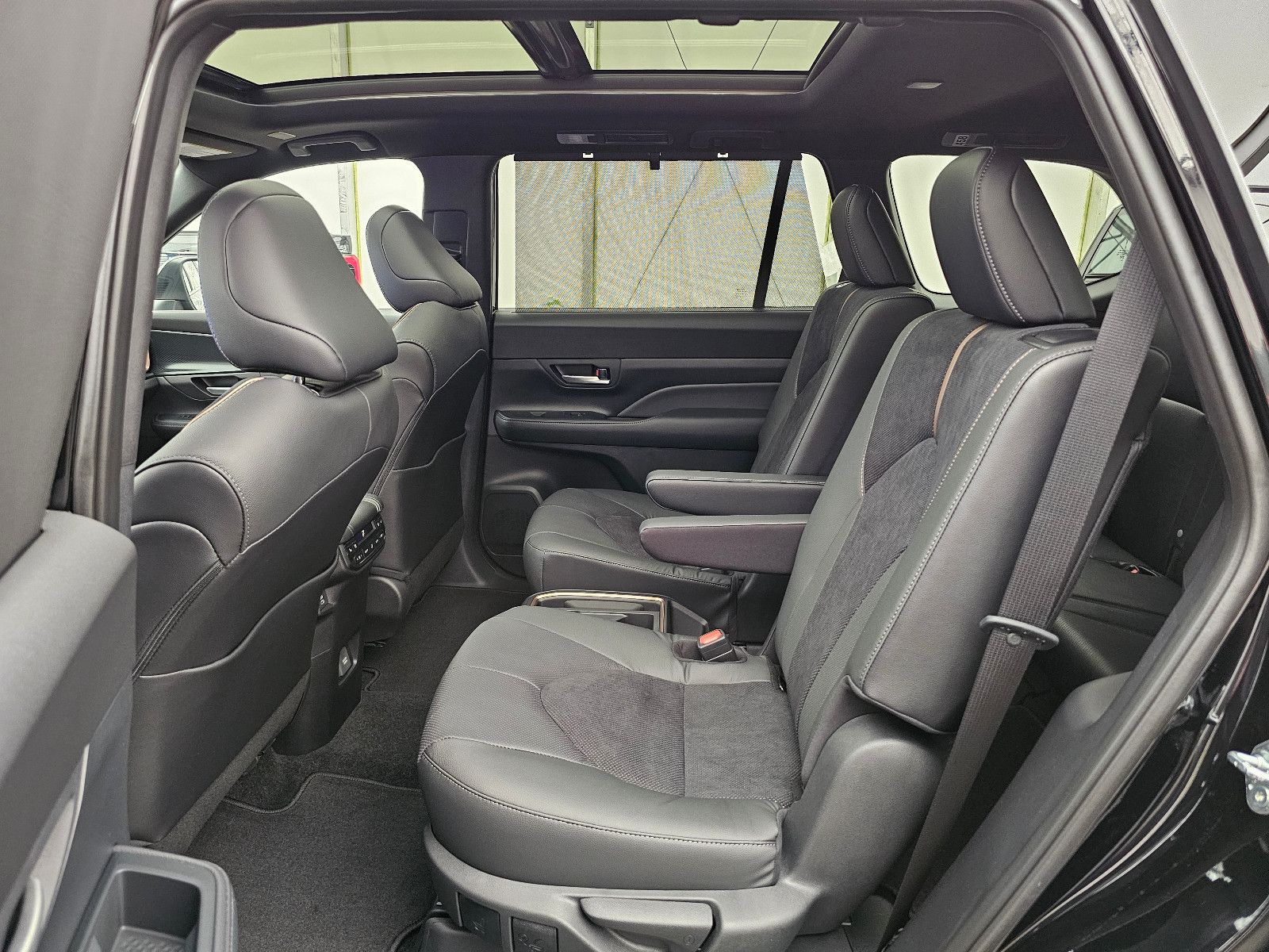 Fahrzeugabbildung Toyota GRAND Platinum Max T1: 64.900 EURO Stock !!!