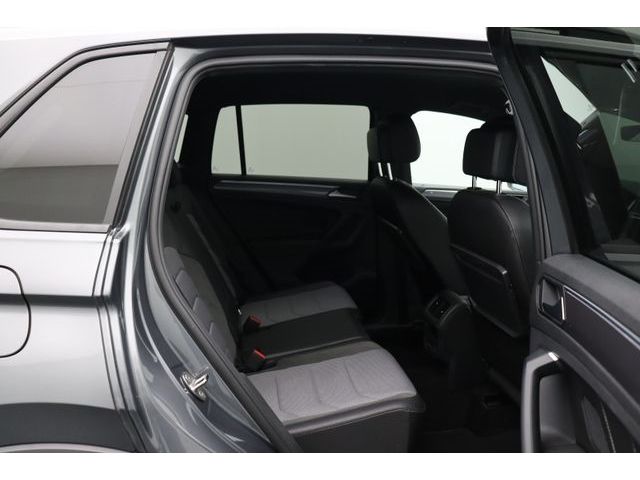 Fahrzeugabbildung Volkswagen Tiguan Highline R-Line ACC 4Motion Kamera 19