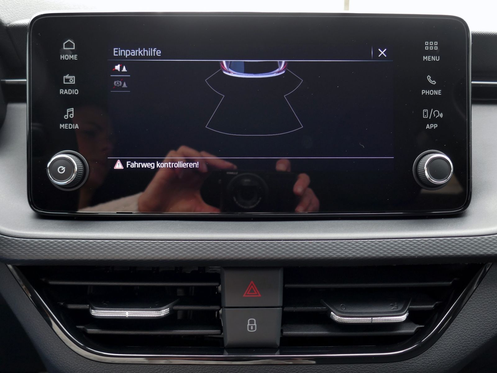 Fahrzeugabbildung SKODA Kamiq Essence 1.0 TSI DSG | LED PDC GRA App
