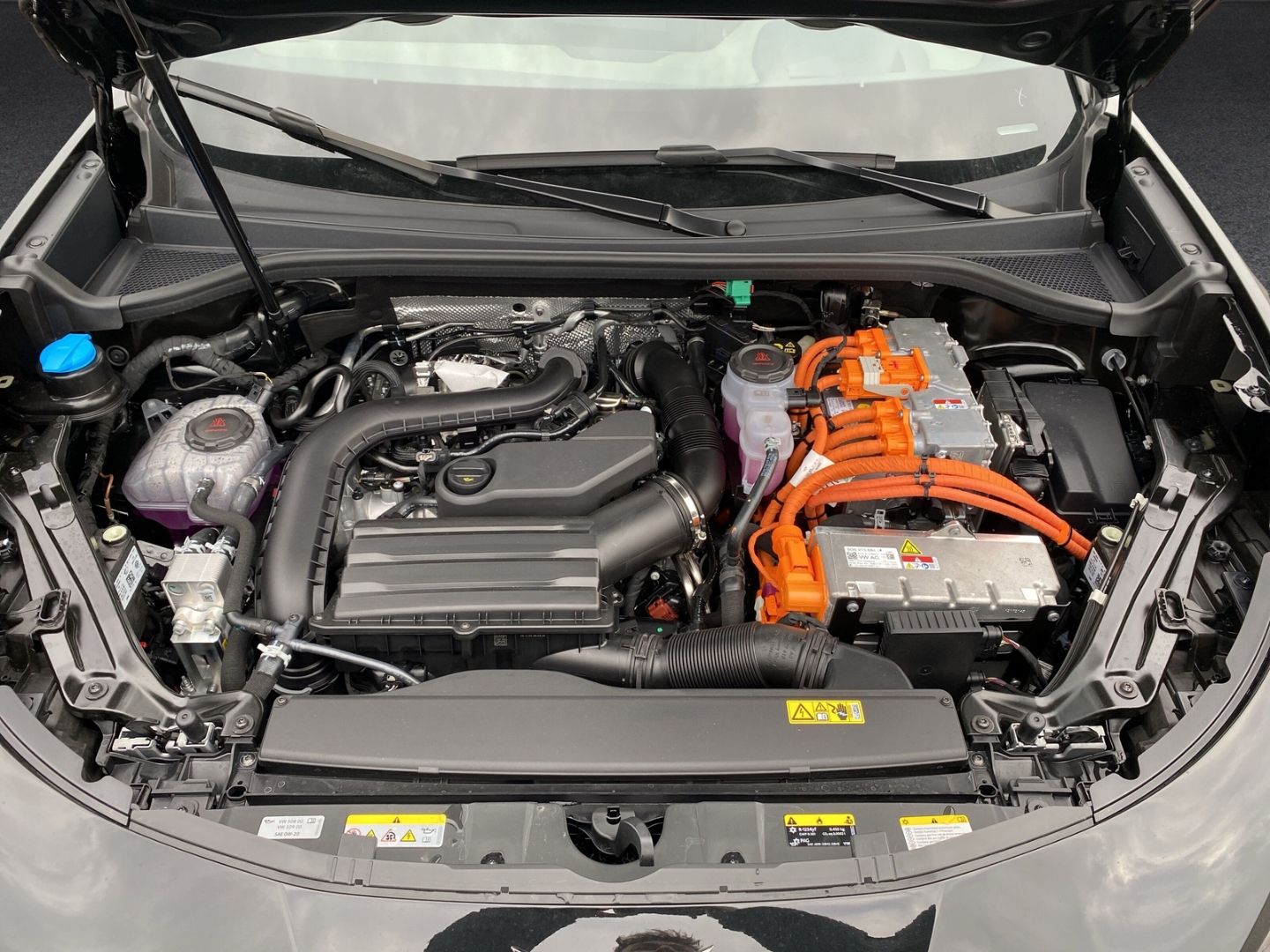Fahrzeugabbildung CUPRA Terramar 1.5 e-Hybrid 200 VZ*TRIBE-Ed*Sennhei Ma
