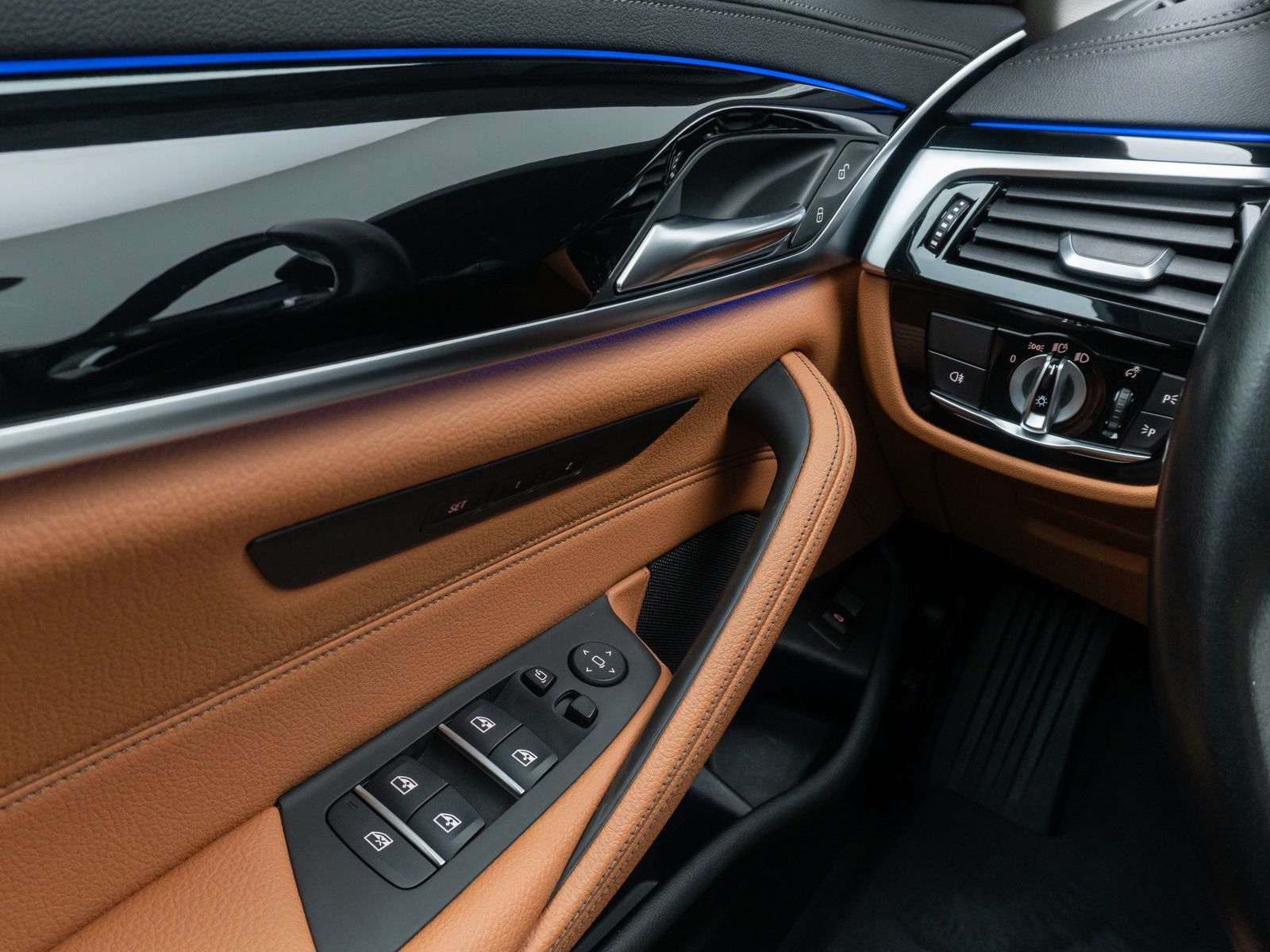Fahrzeugabbildung BMW 530i xD Luxury Line DAB Kamera HUD HiFi Panorama