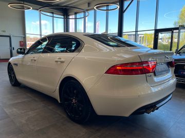 Jaguar XE Pure *NAVI*360°*SZHZ*TEMPO*BI-XENON*PDC*TOUCH
