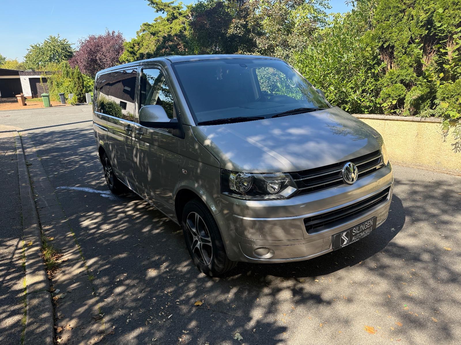 Volkswagen T5  Bus Multivan +AHK+ SDH+SEHR GEPFLEGT !