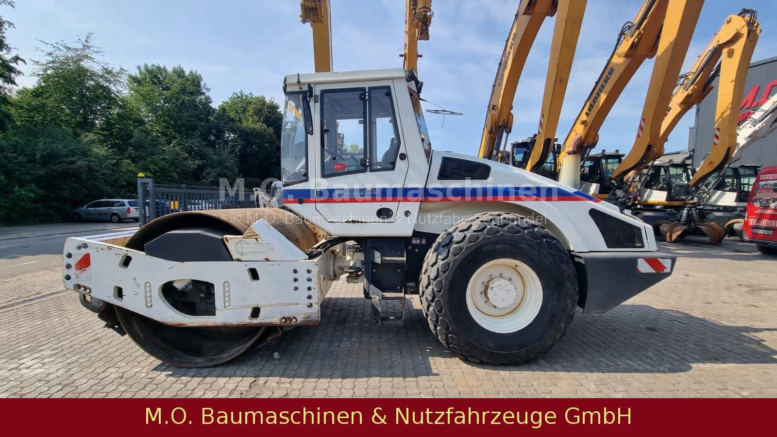 Fahrzeugabbildung BOMAG BW 213 DH-4  / Walzenzug / Klima