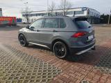 Volkswagen Tiguan 2.0 TDI SCR 176kW DSG 4MOTION OFFROAD... - Volkswagen Tiguan mit Diesel-Antrieb: Grau, Teilleder