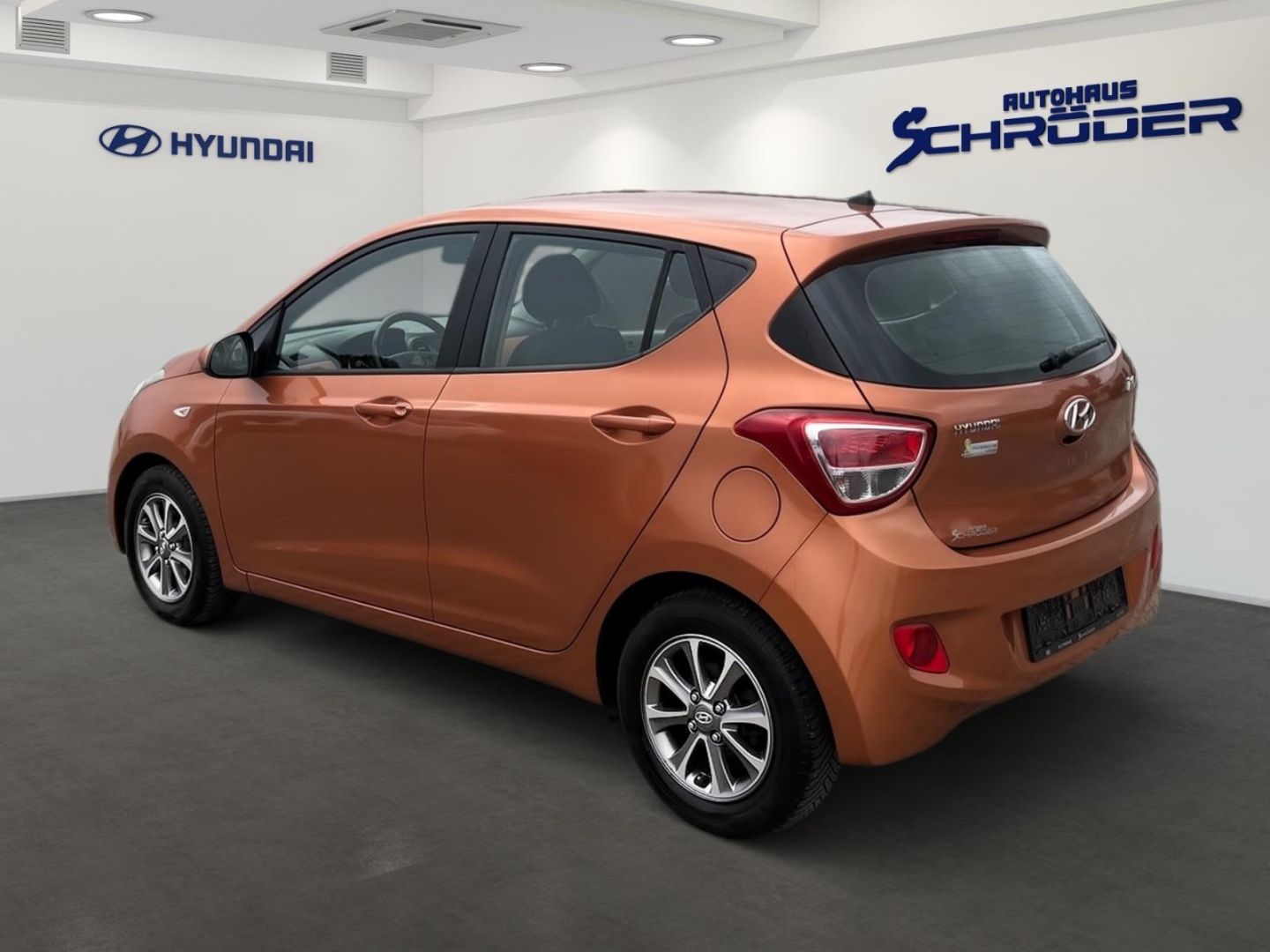 Fahrzeugabbildung Hyundai i10 1.0 FIFA WORLD CUP ALLWETTER+KLIMA+SHZ