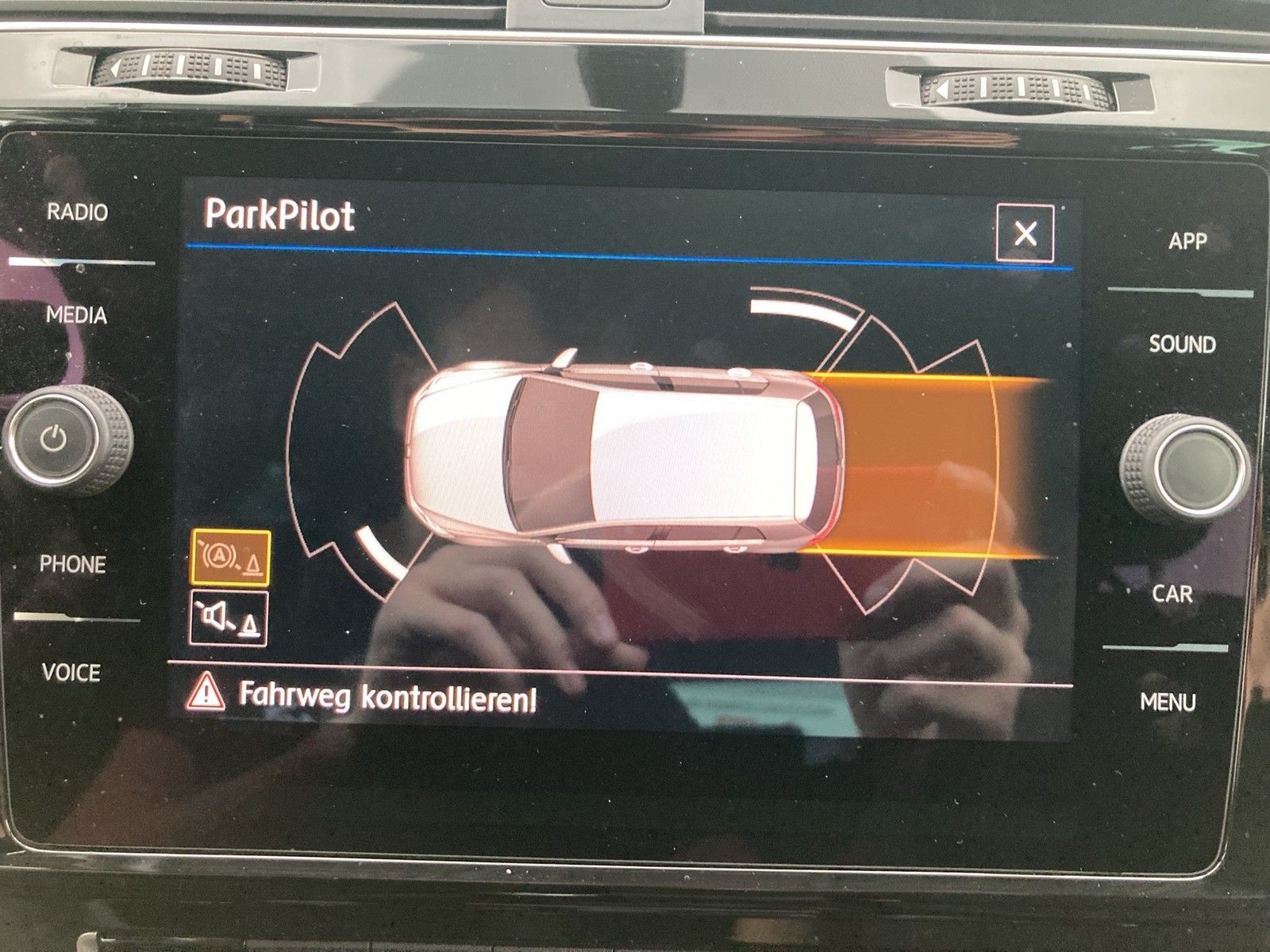 Fahrzeugabbildung Volkswagen Golf VII Lim. TSI Sound LED ACC PDC APP-Connect
