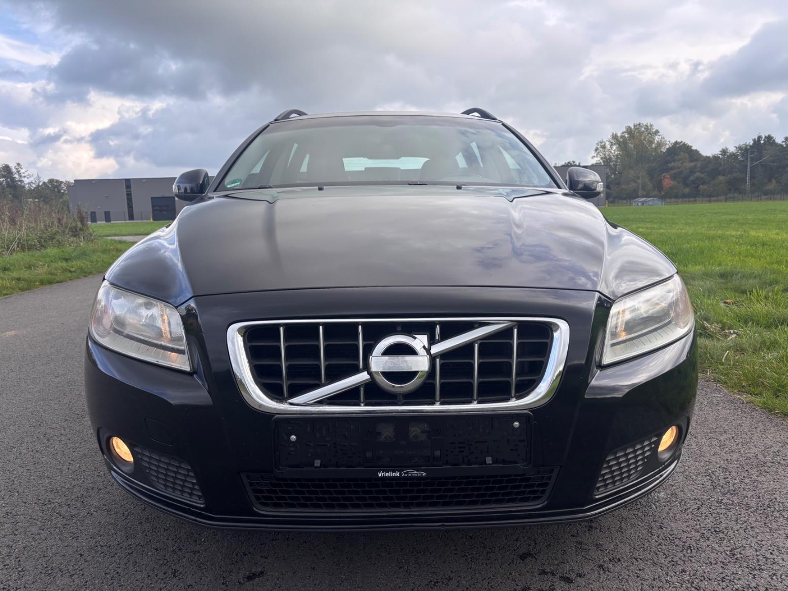 Volvo V70 2010 — photo 8