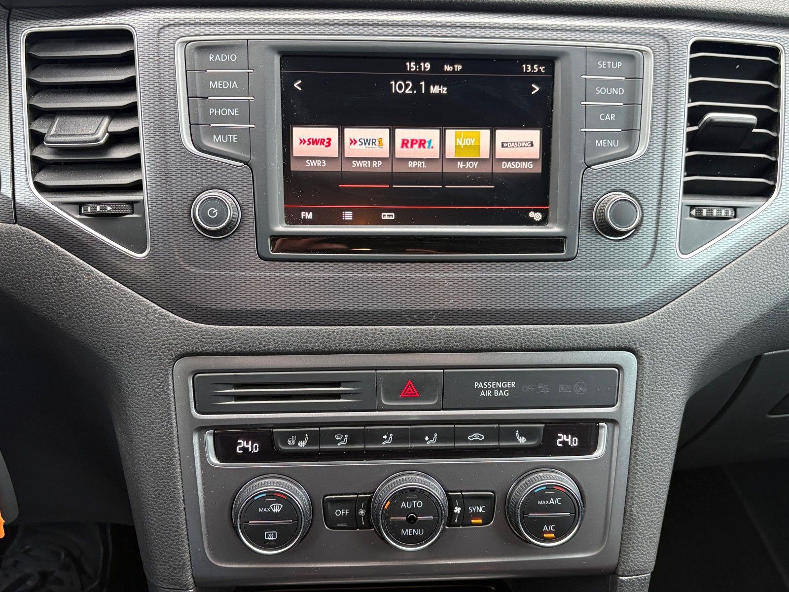 Fahrzeugabbildung Volkswagen Golf Sportsvan VII 1.6 TDI Xenon AHK LOUNGE 2.HD