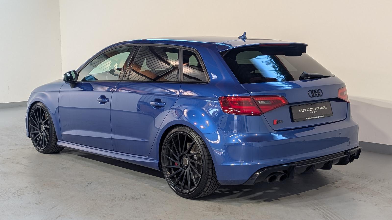 Audi S3 Sportback 2.0 TFSI 300 ch BVA quattro / Bang & Olufsen / Magnetic Ride / Alcantara-Cuir / Jantes 19"