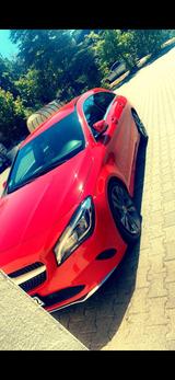 Mercedes-Benz 200 - rote Mercedes-Benz 200