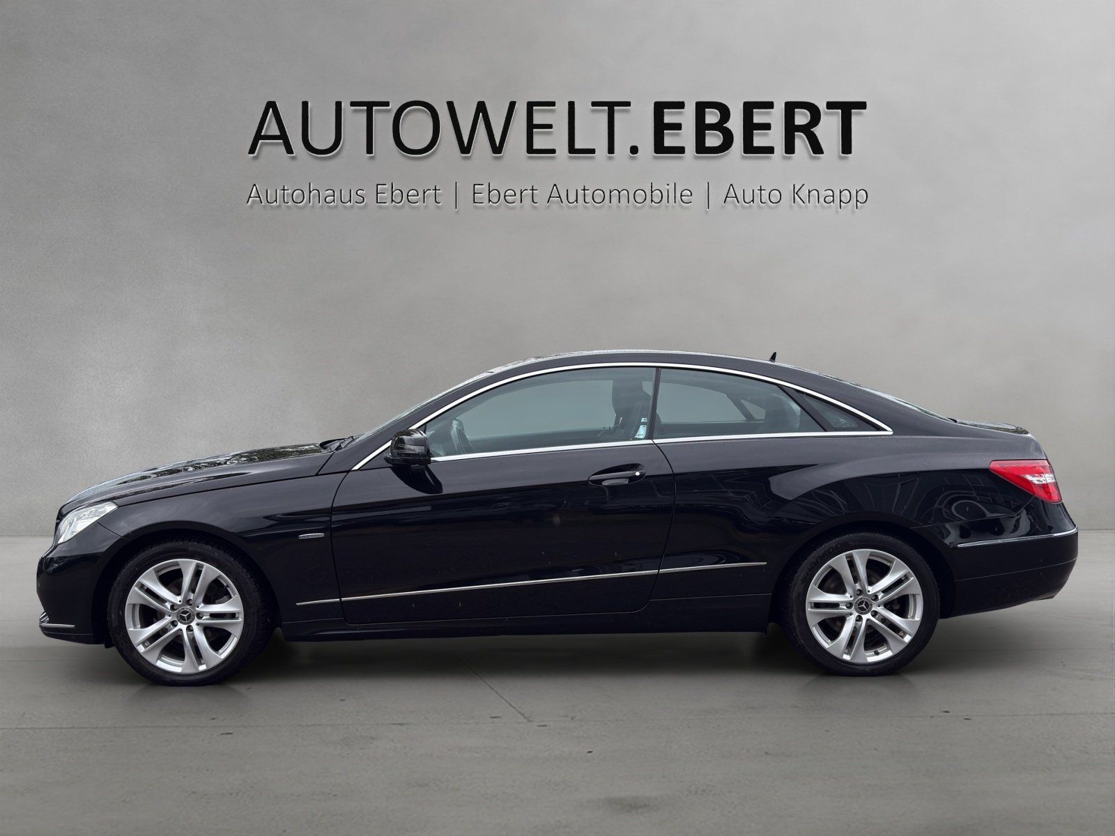 Fahrzeugabbildung Mercedes-Benz E 250 CGI Elegance BlueEfficie Coupe