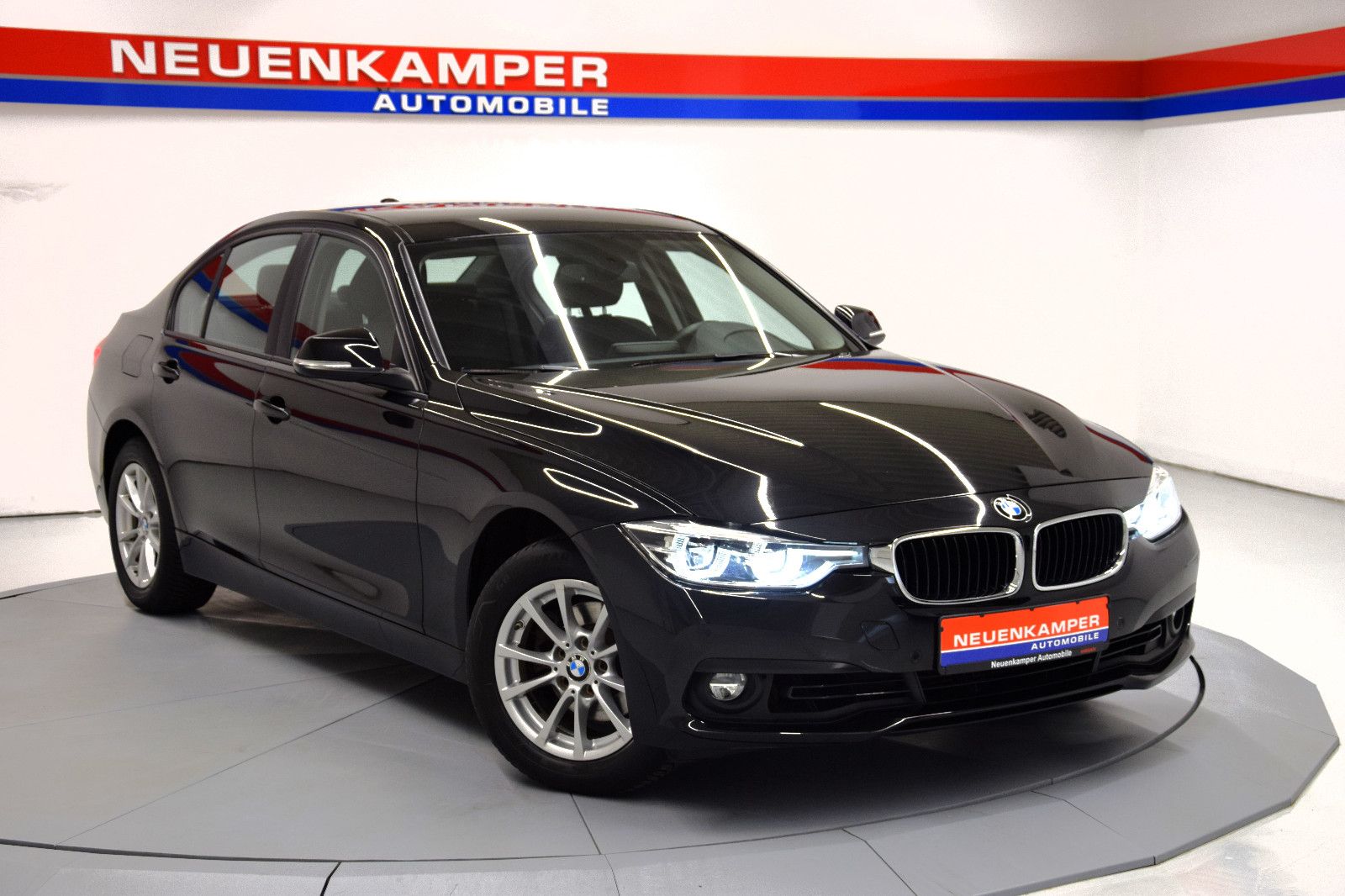 Fahrzeugabbildung BMW 318i Advantage Automatik Klima Alu PDC Navigatio