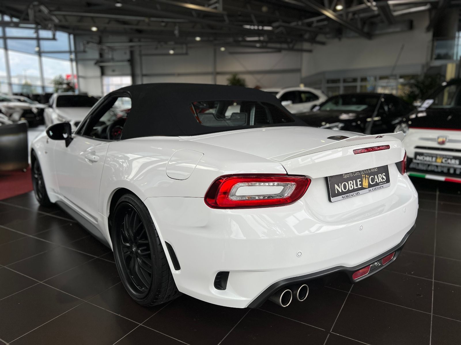 Fahrzeugabbildung Abarth 124 Spider Turbo Turismo LED LEDER