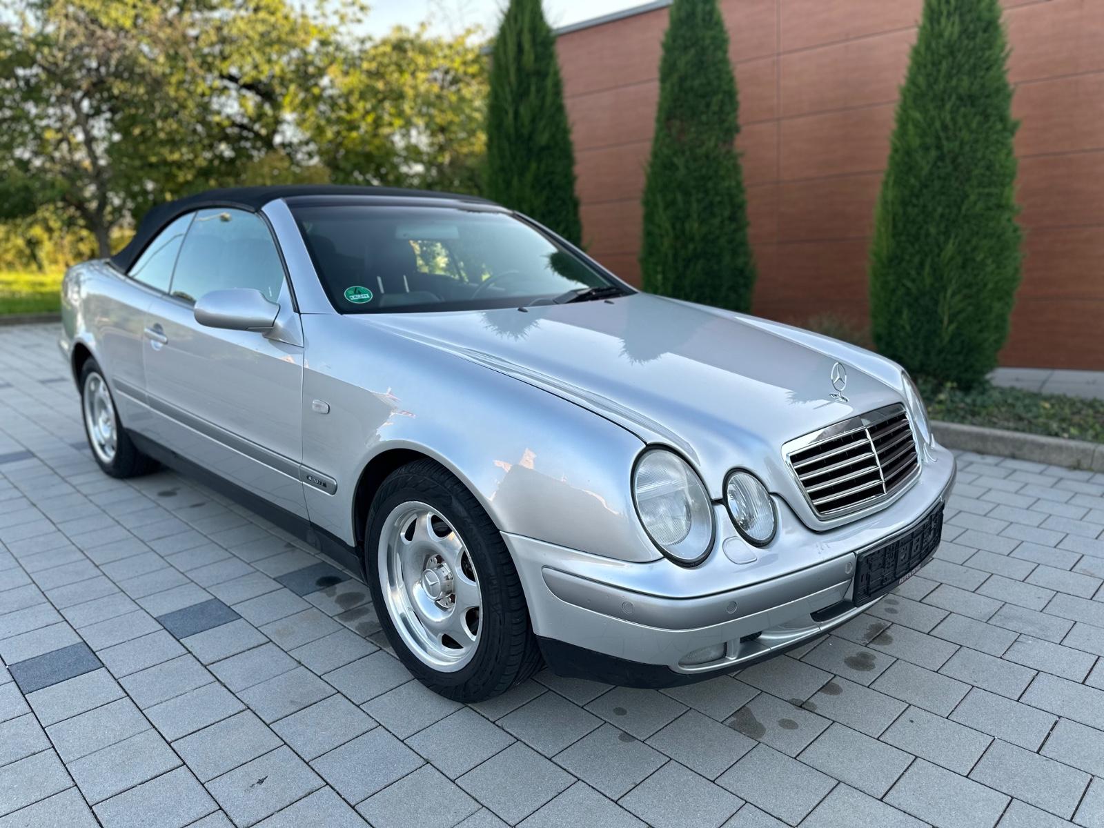 Mercedes-Benz CLK 320 SPORT 2.Hand*Scheckheft*Garagenfahrzeug*