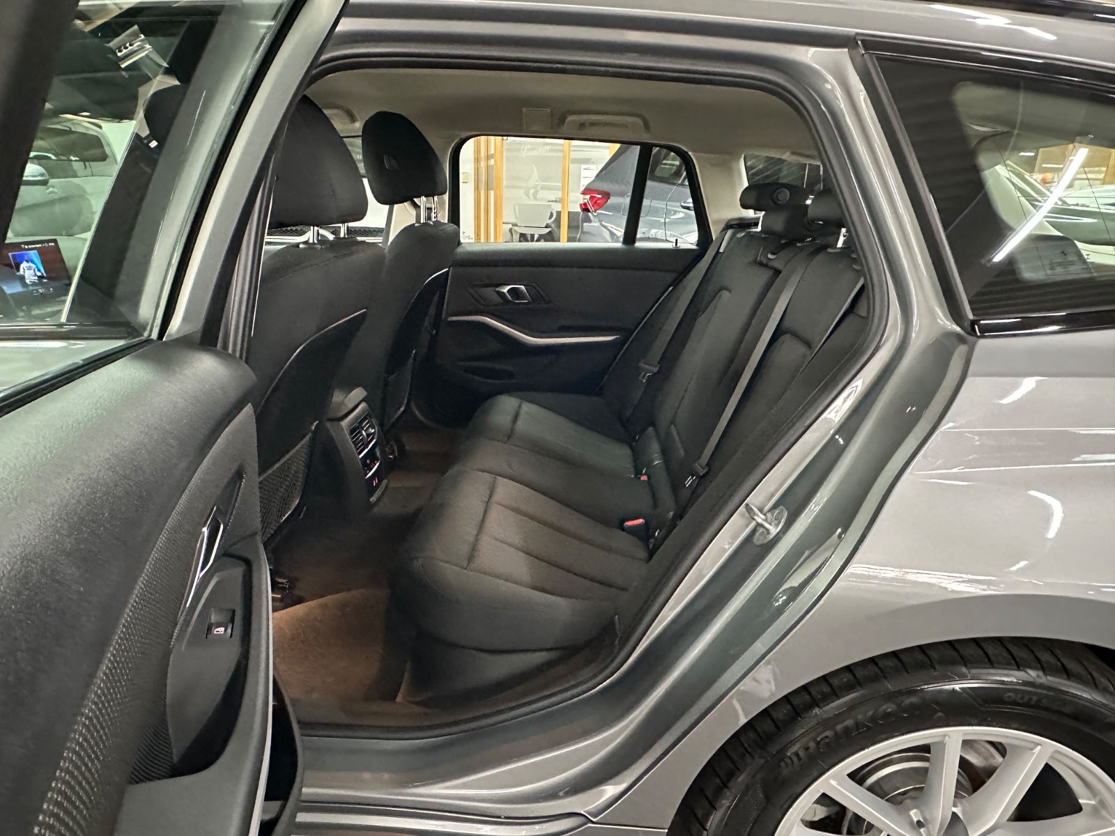 BMW 318 d Touring Facelift+Driving Assistant+Curved foto 19