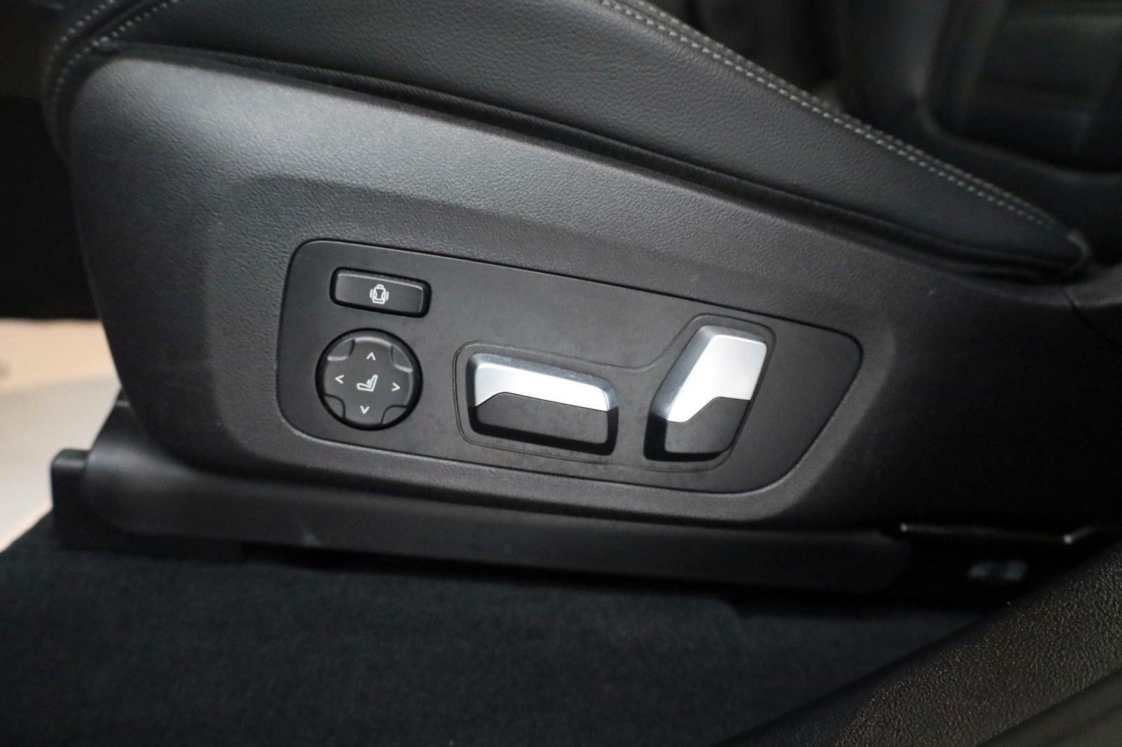 Fahrzeugabbildung BMW X4 20d xDrive xLine Leder,Navi,LED,HeadUp,SH,PDC
