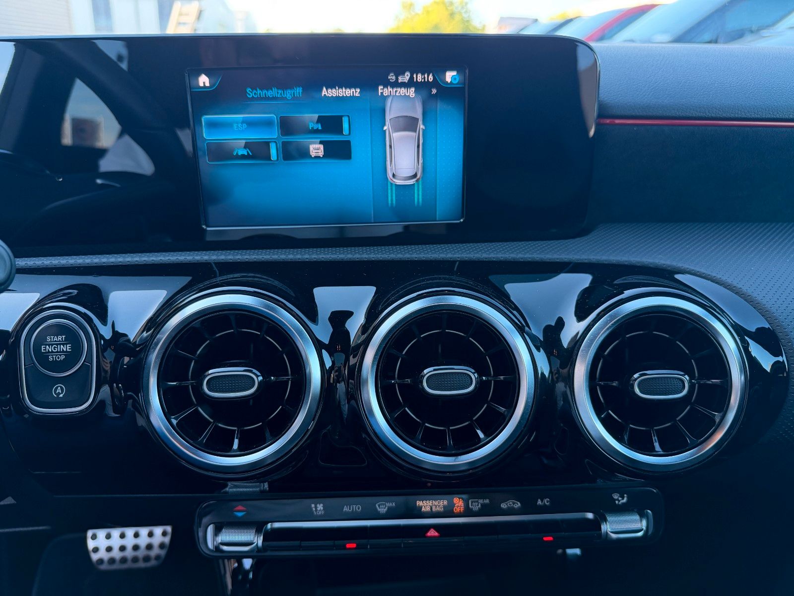 Fahrzeugabbildung Mercedes-Benz A 180 AMG Night+Pano+LED+Carplay
