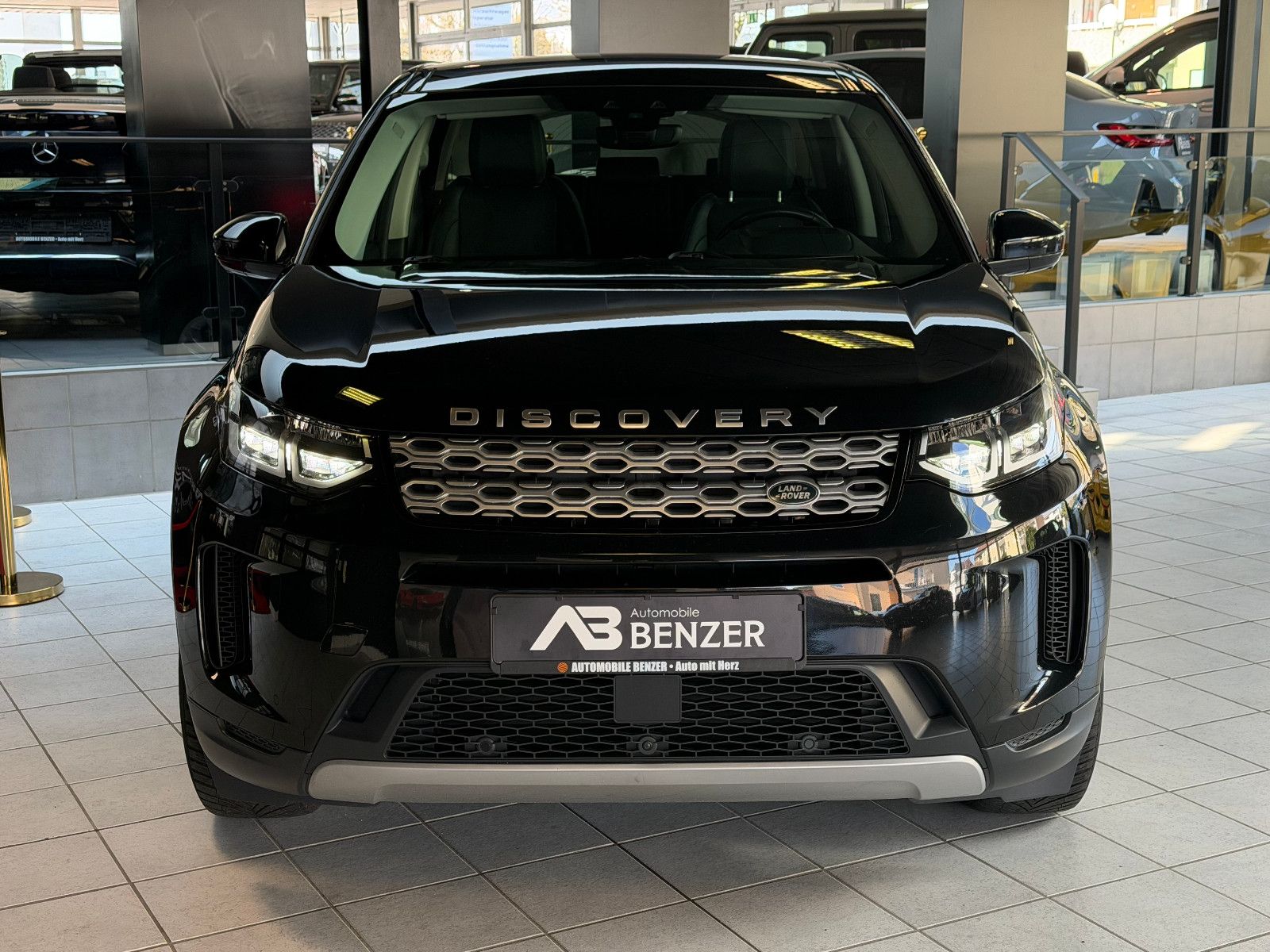 Fahrzeugabbildung Land Rover Discovery Sport S /PANORAMA/HUD/KAMERA/ACC