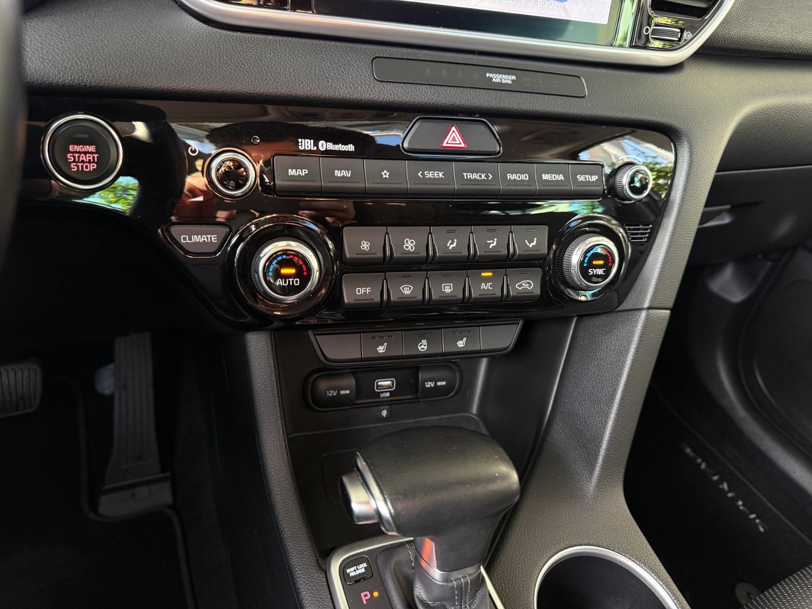 Fahrzeugabbildung Kia Sportage Black Edition PANO AHK LED