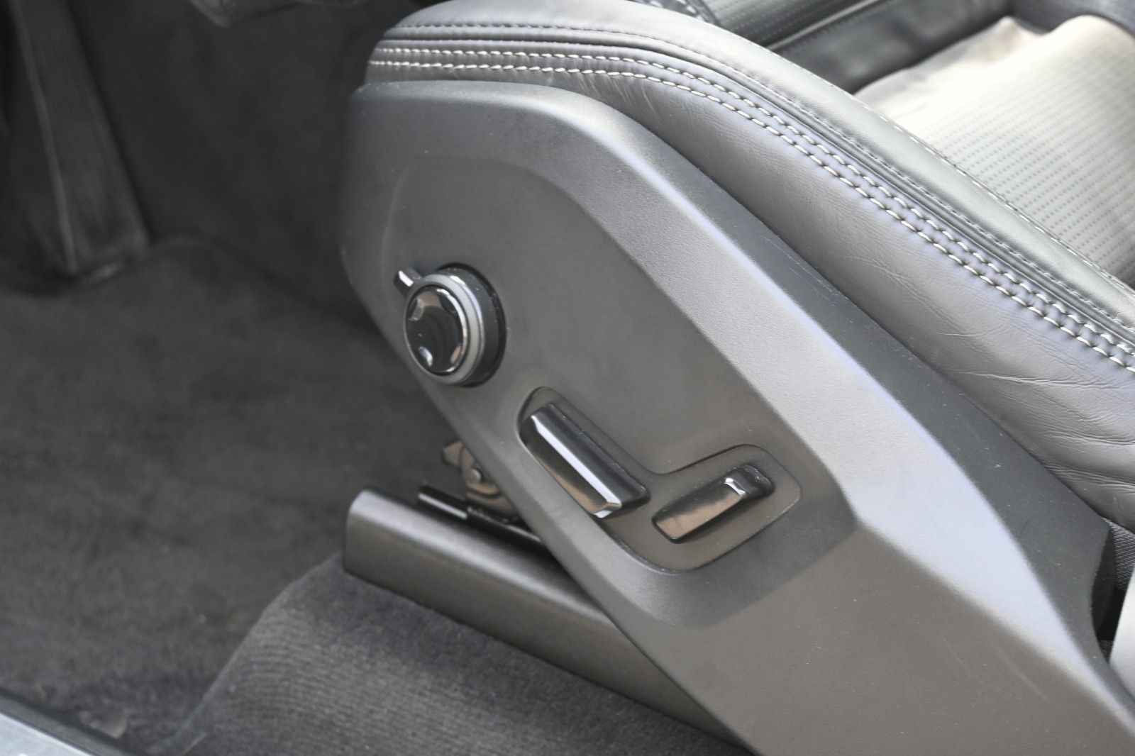 Fahrzeugabbildung Volvo XC90 B5 D AWD Ultimate Bright*STHZ*LUFT*360°*AHK