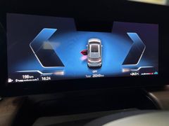 Fahrzeugabbildung BMW 218i Active Tourer--Pano/DrivingProf/eSitze/19LM