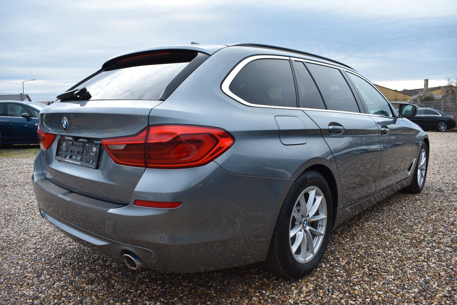 Fahrzeugabbildung BMW 520d Touring M Sportfahrwerk HUD AHK Keyless ACC